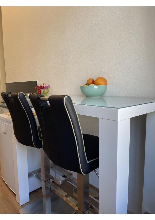 Attraktive Wohnung Mit Balkon Zum Gruenen Hinterhof Schwerin  Buitenkant foto