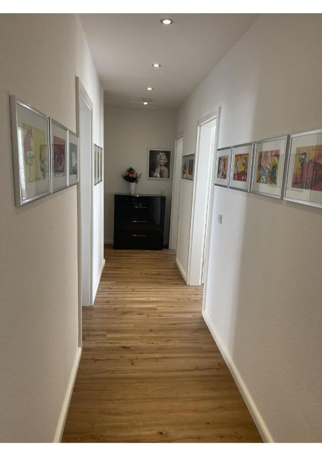 Attraktive Wohnung Mit Balkon Zum Gruenen Hinterhof Schwerin  Buitenkant foto