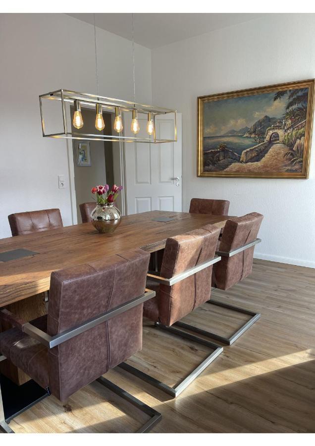 Attraktive Wohnung Mit Balkon Zum Gruenen Hinterhof Schwerin  Buitenkant foto